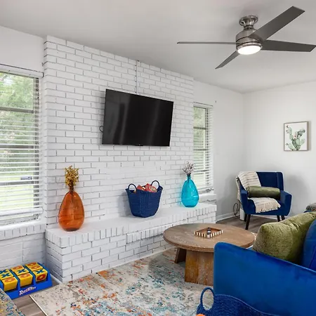Villa Vibrant 4Bd With Games & Backyard - 5 Mins To Uf